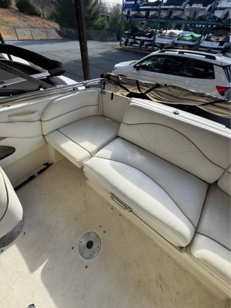 Pre-Owned 1999 Sea Ray 21 Sundeck Power Boat for sale