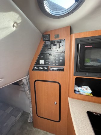 Pre-Owned 2007  powered Power Boat for sale