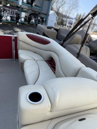 Used 2018  powered Sylvan Boat for sale