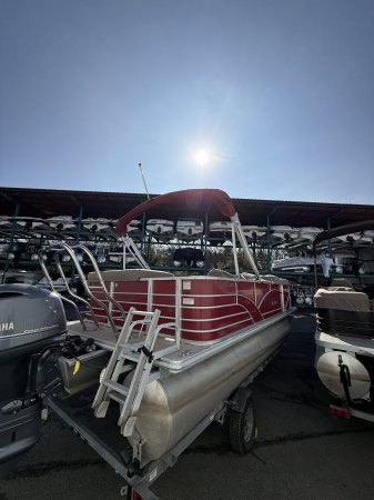 Used 2018  powered Sylvan Boat for sale