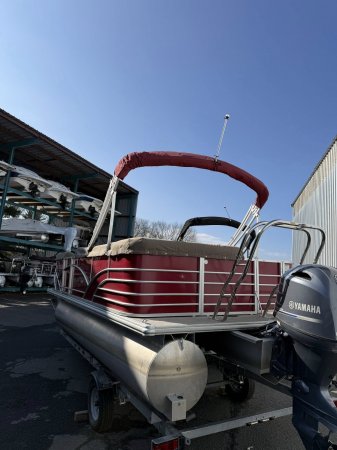 Used 2018  powered Sylvan Boat for sale