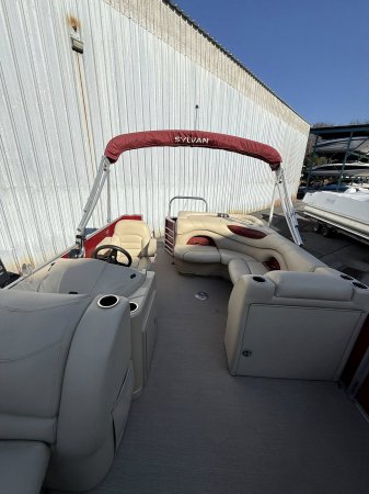 Used 2018  powered Sylvan Boat for sale