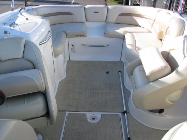 Pre-Owned 2004 Chaparral 260 Ssi Power Boat for sale