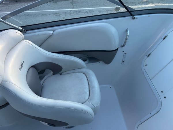 Used 2003 Four Winns 225 Sundowner Power Boat for sale