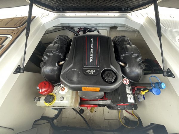 Used 2017 Chaparral 21 SSI for sale