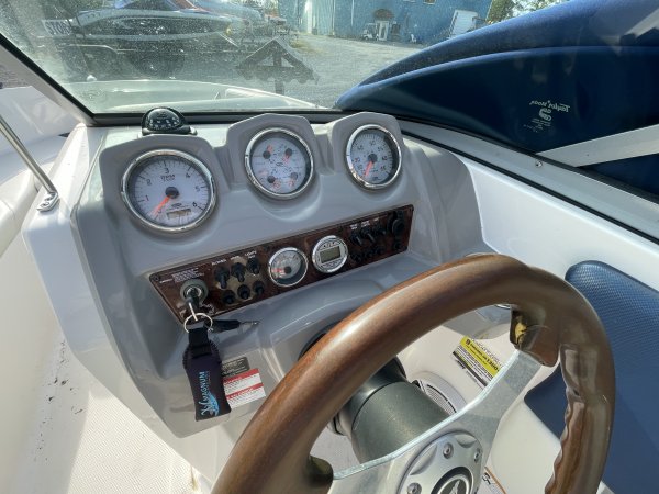 Used 2027 Chaparral 19 SSI Power Boat for sale