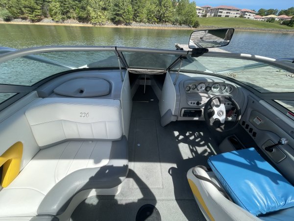 Pre-Owned 2002 Mastercraft 230VRS for sale