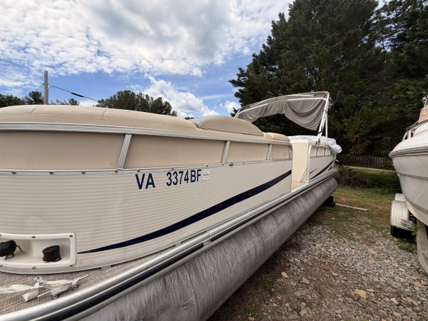 Pre-Owned 2004  powered Lowe Boat for sale