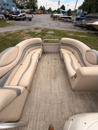 Pre-Owned 2004 Lowe Jamacia 220 for sale