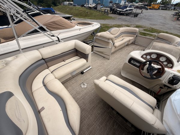 Pre-Owned 2004 Lowe Jamacia 220 for sale
