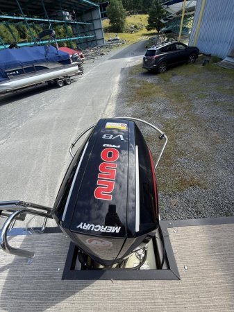 Used 2022  powered Qwest Pontoons Boat for sale
