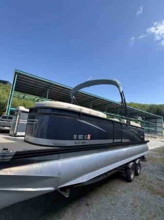 Used 2022 Qwest Pontoons APEX 24' TRITOON 250HP for sale