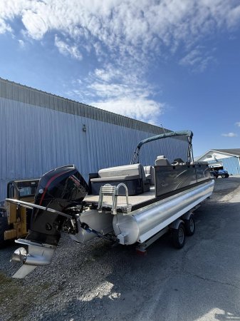 Used 2022  powered  Boat for sale
