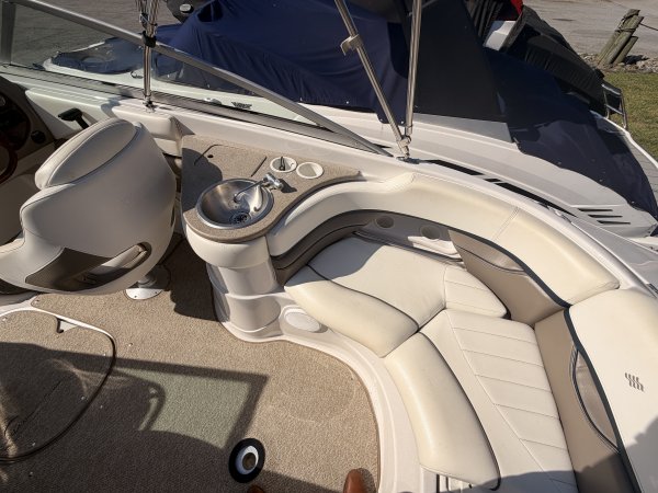 Pre-Owned 2004 Four Winns Power Boat for sale