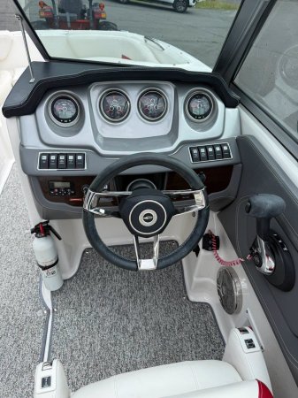 Used 2014 Chaparral Sunesta 224 for sale