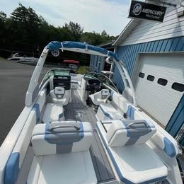 Used 2023 Chaparral 250 OSX Power Boat for sale