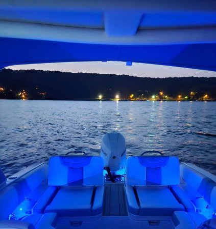 Used 2023  powered Chaparral Boat for sale