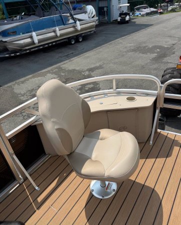 Pre-Owned 2017 Avalon Pontoon 2085 LSZ QL Power Boat for sale