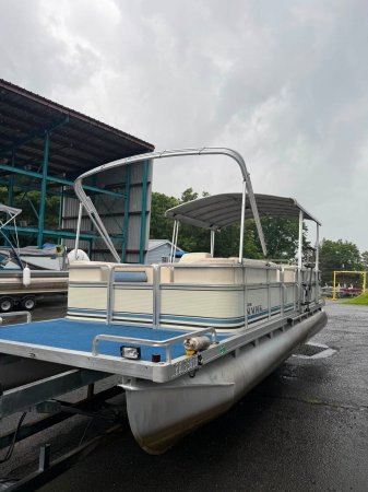 Pre-Owned 1996 Harris Flotebote Kayout 24 2006 Mercury 4 stroke 90 Power Boat for sale