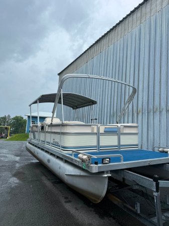 Pre-Owned 1996 Harris Flotebote Kayout 24 2006 Mercury 4 stroke 90 Power Boat for sale