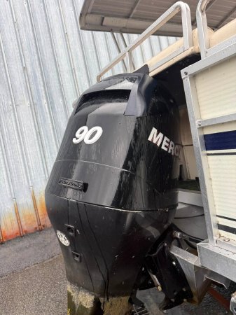Pre-Owned 1996  powered Power Boat for sale