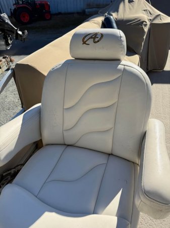 Pre-Owned 2006  powered Power Boat for sale