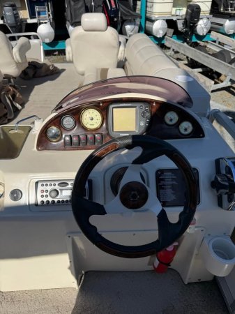 Pre-Owned 2006 Avalon Pontoon Paradise 2485 for sale