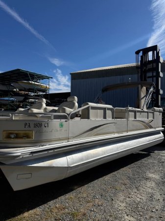 Pre-Owned 2006 Avalon Pontoon for sale