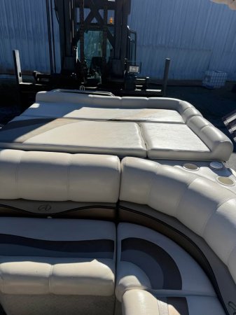 Pre-Owned 2006  powered Avalon Pontoon Boat for sale