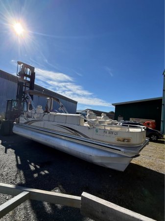Pre-Owned 2006 Avalon Pontoon Paradise 2485 Power Boat for sale