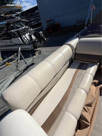 Pre-Owned 2006  powered Power Boat for sale
