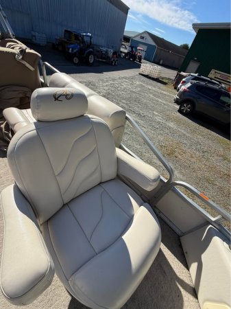 Pre-Owned 2006 Avalon Pontoon Power Boat for sale
