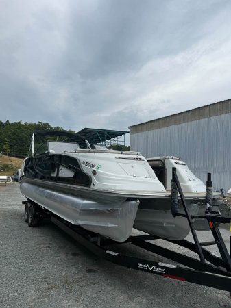 Used 2018 Crest Power Boat for sale