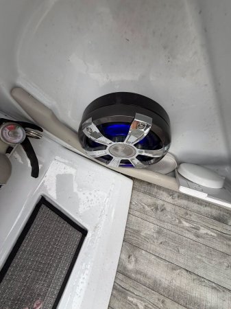 Used 2018 Crest Continental 27 TWIN 350'S Power Boat for sale