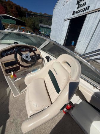 Pre-Owned 2001 Chaparral 233 Sunesta Power Boat for sale
