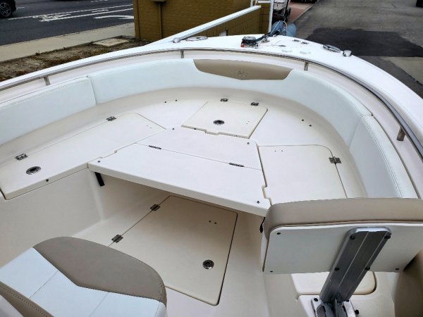 Used 2018 Robalo R242 Center Console Power Boat for sale