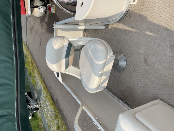Pre-Owned 2007 Manitou 22 Osprey P Tri Toon Power Boat for sale
