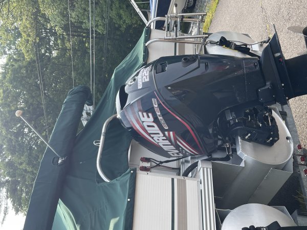 Pre-Owned 2007 Manitou 22 Osprey P Tri Toon Power Boat for sale