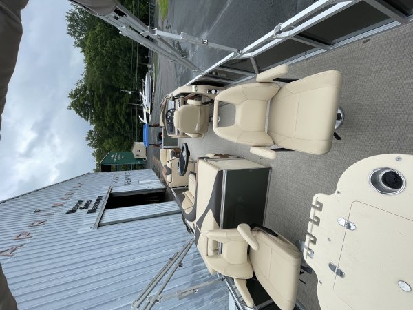 Pre-Owned 2023 Avalon Pontoon for sale