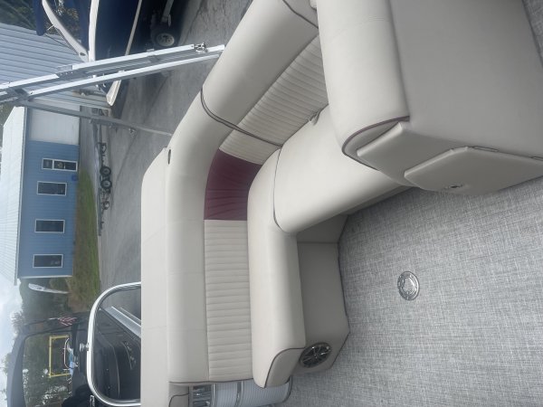 Pre-Owned 2022 Qwest Pontoons 816 Luxury Series for sale