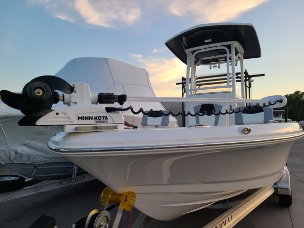 New 2024 Robalo 226 Cayman  Boat for sale