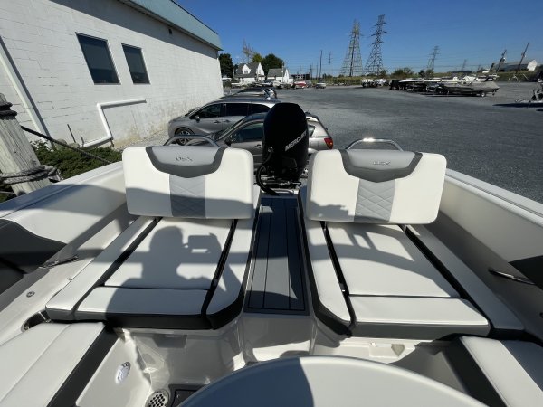 New 2023  powered Chaparral Boat for sale