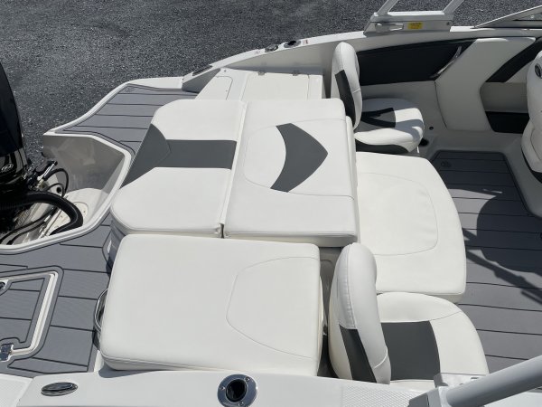 New 2023 Chaparral 21 SSi OB Ski & Fish  Boat for sale