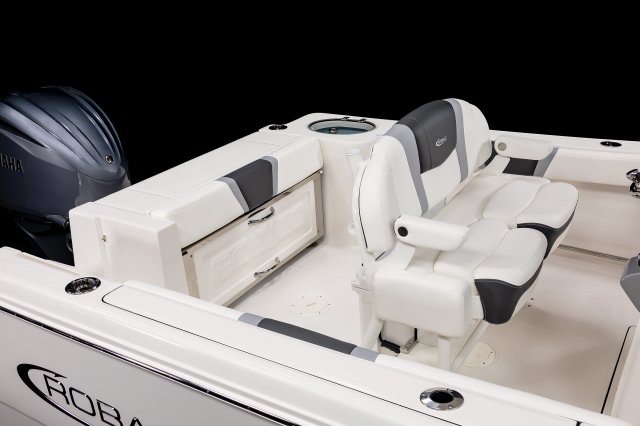 2025 R230 Transom Bench Up