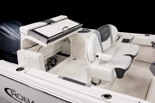 2025 R230 Transom Utility Access