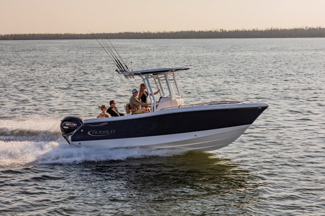 2025 R230 Running in Ocean Starboard View