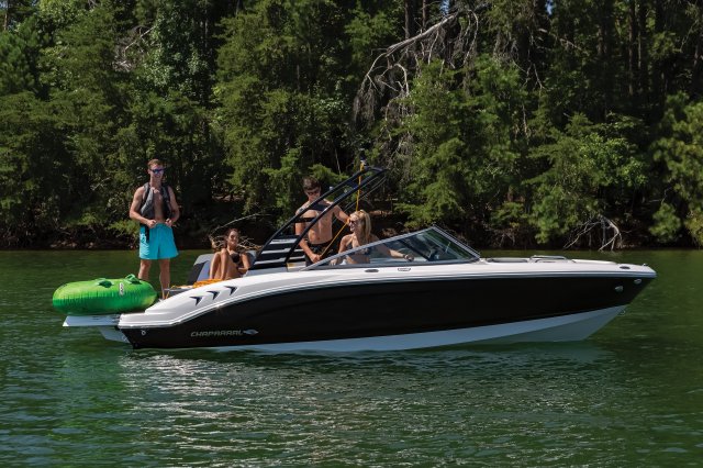 2025 21 SSi Getting Ready for Watersports