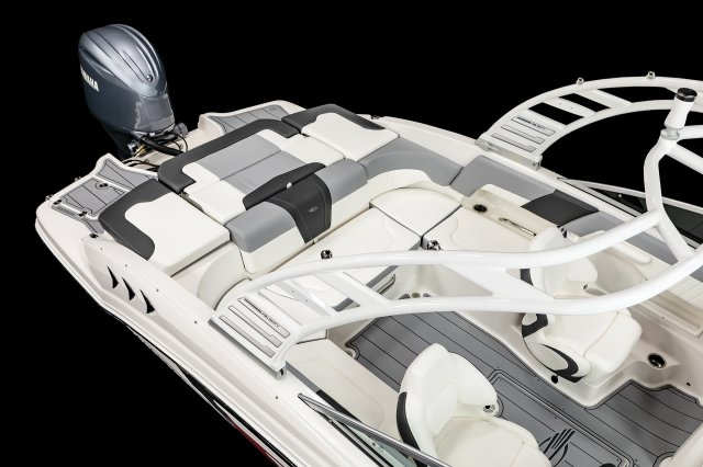 2025 23 SSi OB Cockpit Seating