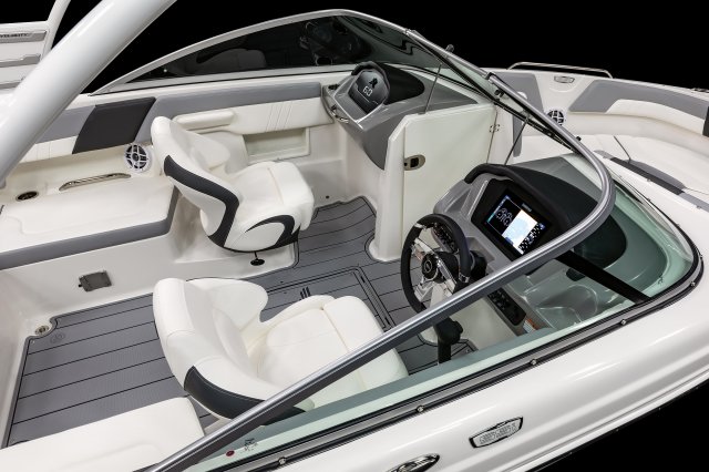 2025 23 SSi Helm Seating