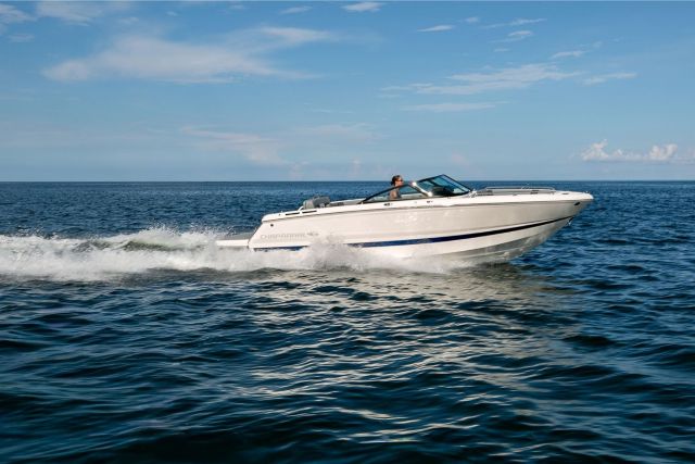 2025 SSX 4 Starboard Profile Cruise